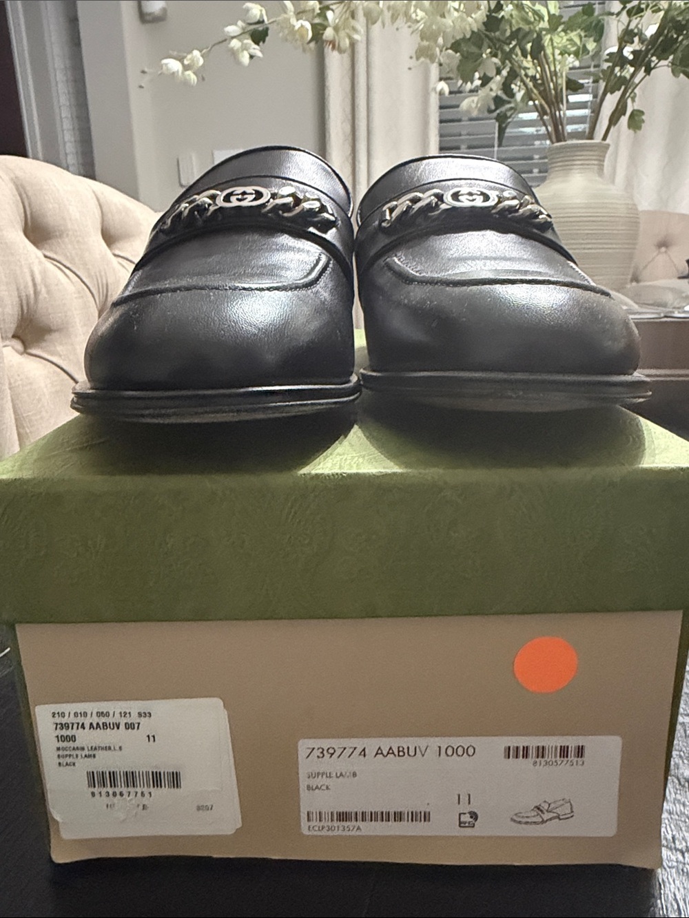 Gucci Black Leather Loafers with Silver Chain Detail - Picture 5 of 8